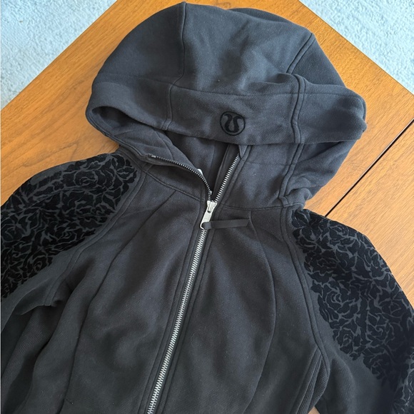 Lululemon Scuba Hoodie Light Cotton Fleece (Floral Flock) Black size 4 - Picture 5 of 7